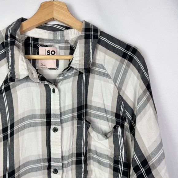 SO White & Black Plaid Long Sleeve Button Down XL - Picture 3 of 4